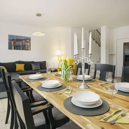 Tria Quercus Villa *