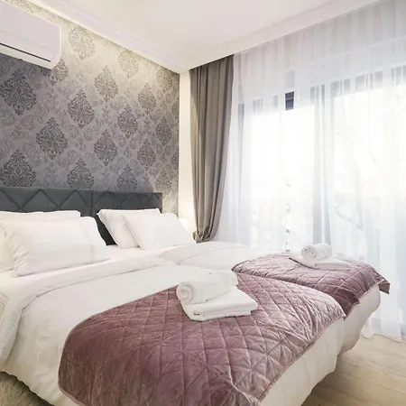 Tria Quercus Villa